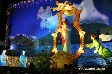 Altares a la Purísima en la Avenida de Bolívar a Chávez