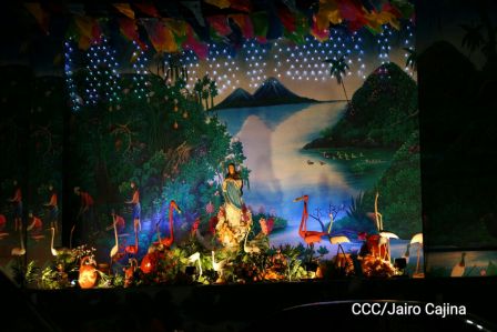 Altares a la Purísima en la Avenida de Bolívar a Chávez
