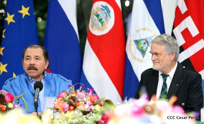 Daniel y Rosario reciben cartas credenciales de los Embajadores de la Unión Europea, Federación de Rusia y Costa Rica