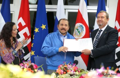 Daniel y Rosario reciben cartas credenciales de los Embajadores de la Unión Europea, Federación de Rusia y Costa Rica