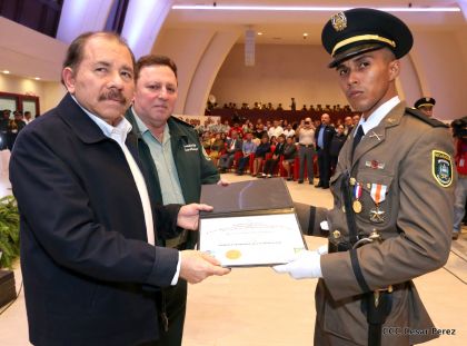 Daniel y Rosario presiden acto de graduación de cadetes del Ejército de Nicaragua