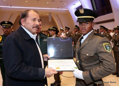 Daniel y Rosario presiden acto de graduación de cadetes del Ejército de Nicaragua