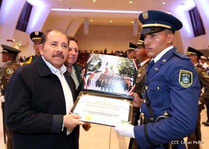 Daniel y Rosario presiden acto de graduación de cadetes del Ejército de Nicaragua