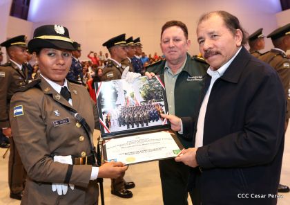 Daniel y Rosario presiden acto de graduación de cadetes del Ejército de Nicaragua