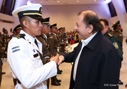 Daniel y Rosario presiden acto de graduación de cadetes del Ejército de Nicaragua