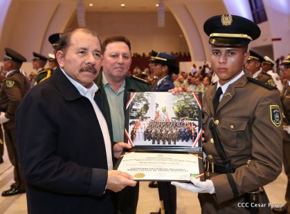 Daniel y Rosario presiden acto de graduación de cadetes del Ejército de Nicaragua