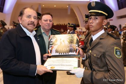 Daniel y Rosario presiden acto de graduación de cadetes del Ejército de Nicaragua