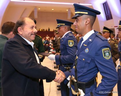 Daniel y Rosario presiden acto de graduación de cadetes del Ejército de Nicaragua