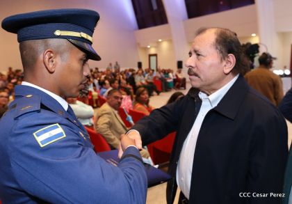 Daniel y Rosario presiden acto de graduación de cadetes del Ejército de Nicaragua