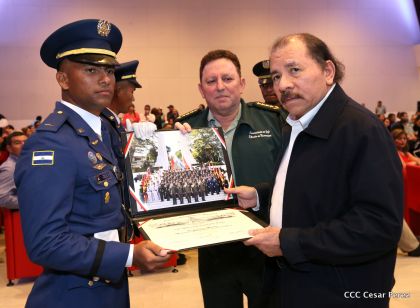 Daniel y Rosario presiden acto de graduación de cadetes del Ejército de Nicaragua