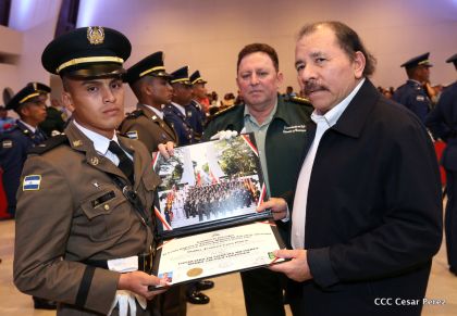 Daniel y Rosario presiden acto de graduación de cadetes del Ejército de Nicaragua