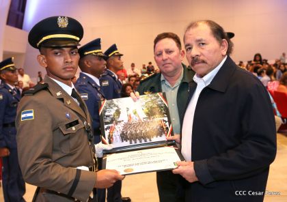 Daniel y Rosario presiden acto de graduación de cadetes del Ejército de Nicaragua