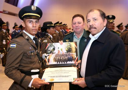 Daniel y Rosario presiden acto de graduación de cadetes del Ejército de Nicaragua