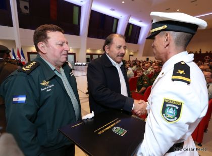Daniel y Rosario presiden acto de graduación de cadetes del Ejército de Nicaragua