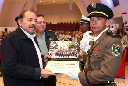 Daniel y Rosario presiden acto de graduación de cadetes del Ejército de Nicaragua