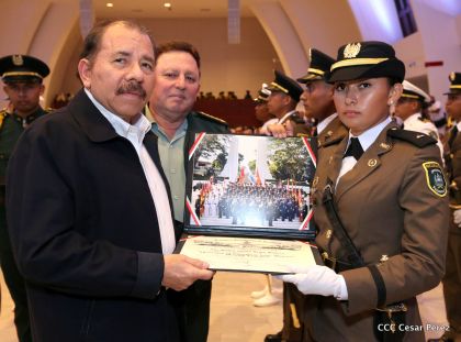 Daniel y Rosario presiden acto de graduación de cadetes del Ejército de Nicaragua