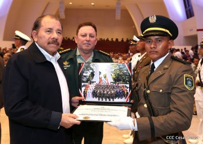 Daniel y Rosario presiden acto de graduación de cadetes del Ejército de Nicaragua