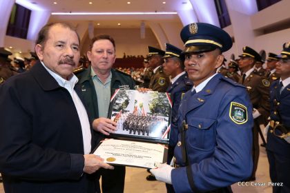 Daniel y Rosario presiden acto de graduación de cadetes del Ejército de Nicaragua