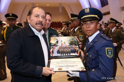Daniel y Rosario presiden acto de graduación de cadetes del Ejército de Nicaragua
