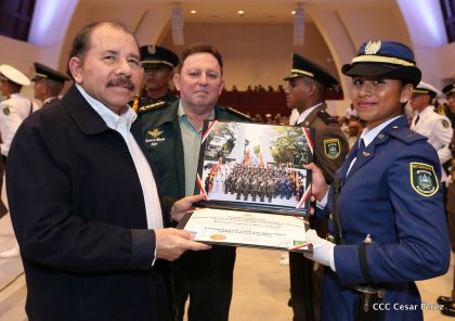 Daniel y Rosario presiden acto de graduación de cadetes del Ejército de Nicaragua