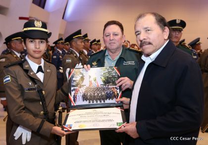 Daniel y Rosario presiden acto de graduación de cadetes del Ejército de Nicaragua