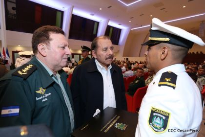 Daniel y Rosario presiden acto de graduación de cadetes del Ejército de Nicaragua