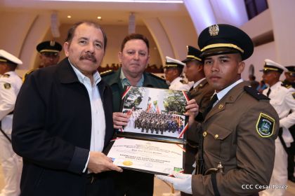 Daniel y Rosario presiden acto de graduación de cadetes del Ejército de Nicaragua