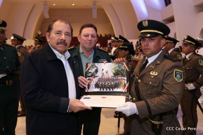 Daniel y Rosario presiden acto de graduación de cadetes del Ejército de Nicaragua