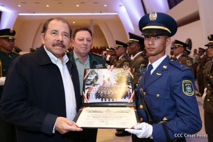 Daniel y Rosario presiden acto de graduación de cadetes del Ejército de Nicaragua