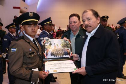 Daniel y Rosario presiden acto de graduación de cadetes del Ejército de Nicaragua