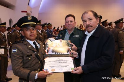 Daniel y Rosario presiden acto de graduación de cadetes del Ejército de Nicaragua