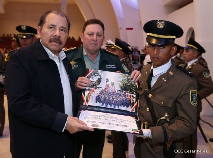 Daniel y Rosario presiden acto de graduación de cadetes del Ejército de Nicaragua