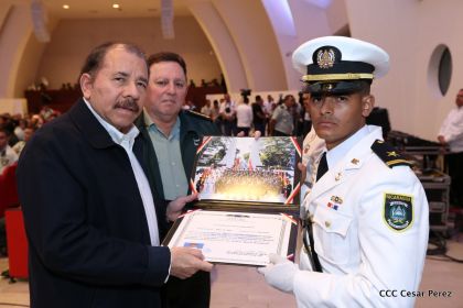 Daniel y Rosario presiden acto de graduación de cadetes del Ejército de Nicaragua