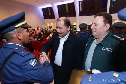 Daniel y Rosario presiden acto de graduación de cadetes del Ejército de Nicaragua