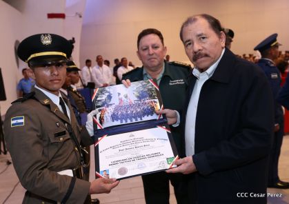 Daniel y Rosario presiden acto de graduación de cadetes del Ejército de Nicaragua