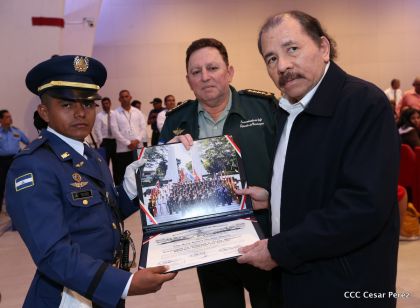 Daniel y Rosario presiden acto de graduación de cadetes del Ejército de Nicaragua