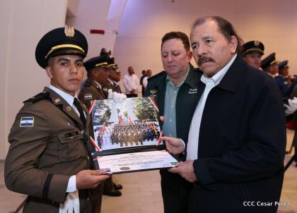 Daniel y Rosario presiden acto de graduación de cadetes del Ejército de Nicaragua