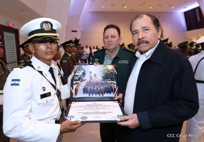 Daniel y Rosario presiden acto de graduación de cadetes del Ejército de Nicaragua