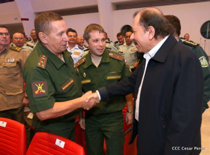 Daniel y Rosario presiden acto de graduación de cadetes del Ejército de Nicaragua