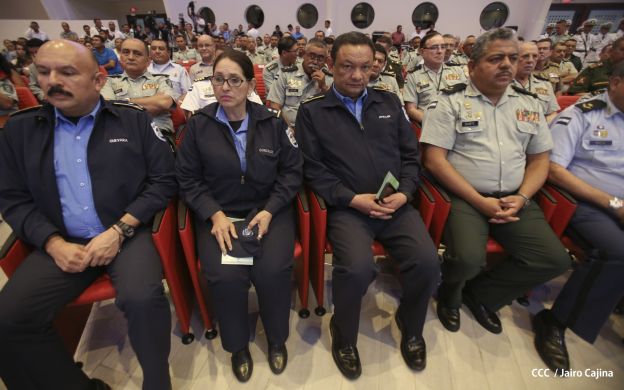 Daniel y Rosario presiden acto de graduación de cadetes del Ejército de Nicaragua