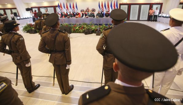 Daniel y Rosario presiden acto de graduación de cadetes del Ejército de Nicaragua