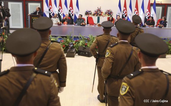 Daniel y Rosario presiden acto de graduación de cadetes del Ejército de Nicaragua