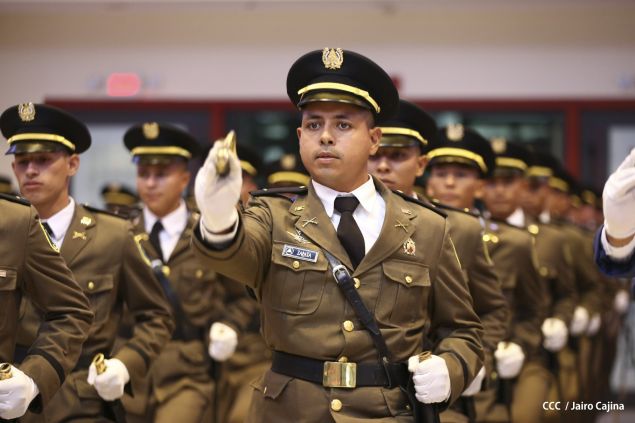 Daniel y Rosario presiden acto de graduación de cadetes del Ejército de Nicaragua