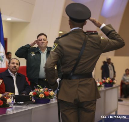 Daniel y Rosario presiden acto de graduación de cadetes del Ejército de Nicaragua