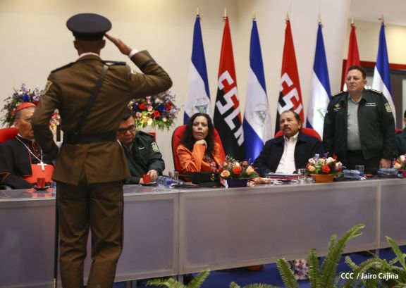Daniel y Rosario presiden acto de graduación de cadetes del Ejército de Nicaragua