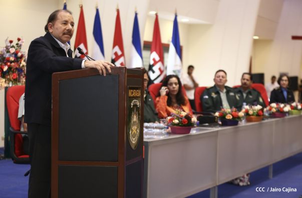 Daniel y Rosario presiden acto de graduación de cadetes del Ejército de Nicaragua