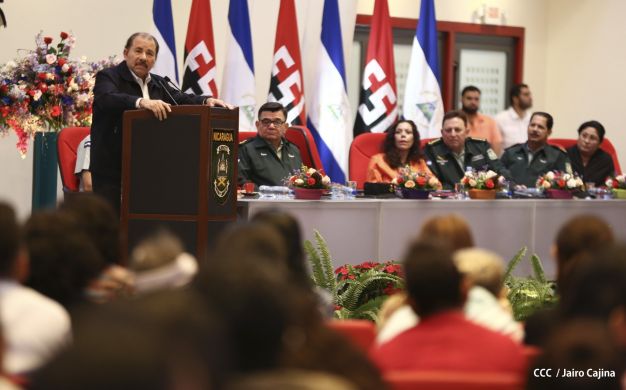Daniel y Rosario presiden acto de graduación de cadetes del Ejército de Nicaragua