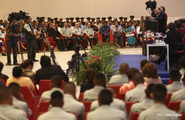 Daniel y Rosario presiden acto de graduación de cadetes del Ejército de Nicaragua