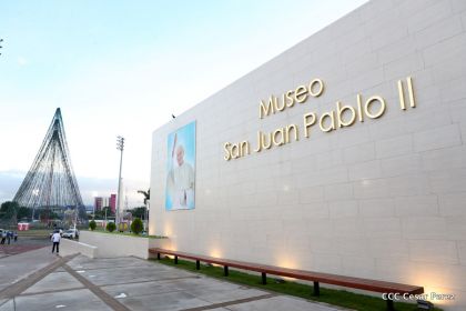 Daniel y Rosario inauguran el Museo San Juan Pablo II