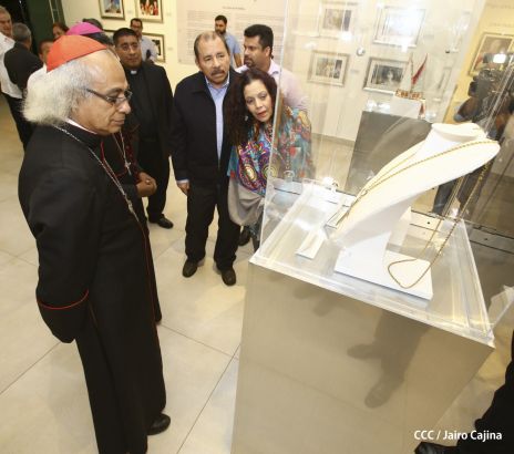 Daniel y Rosario inauguran el Museo San Juan Pablo II